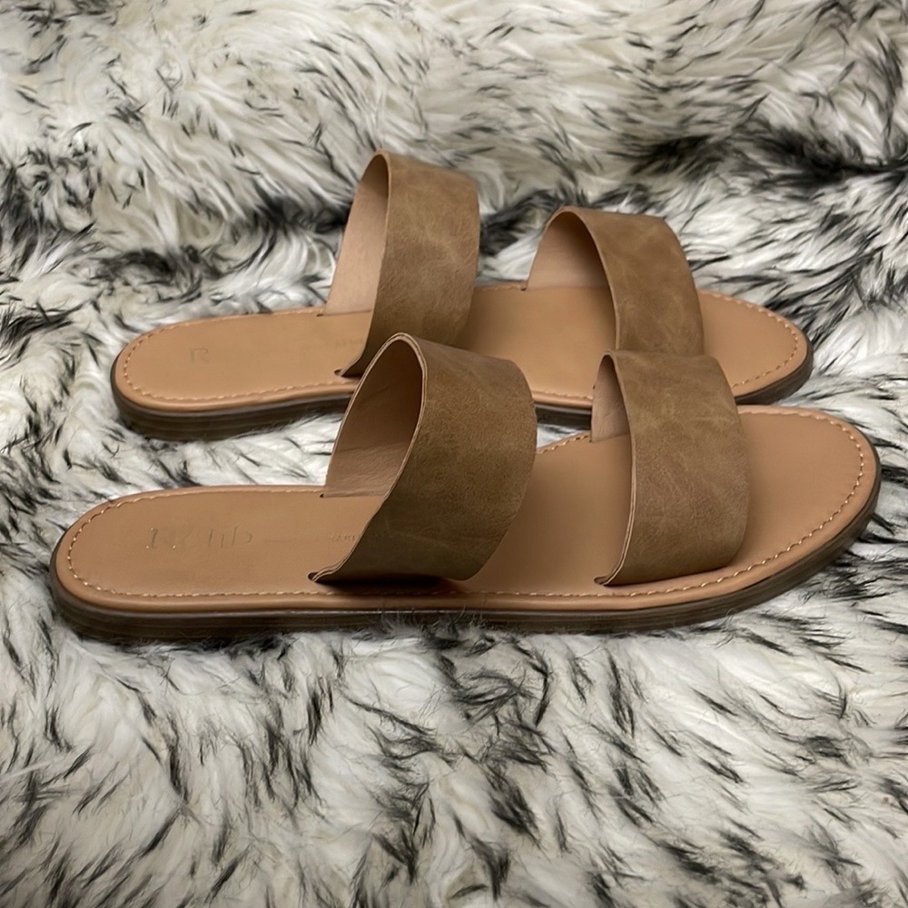 ROHB BY JOYCE AZRIA FLAT